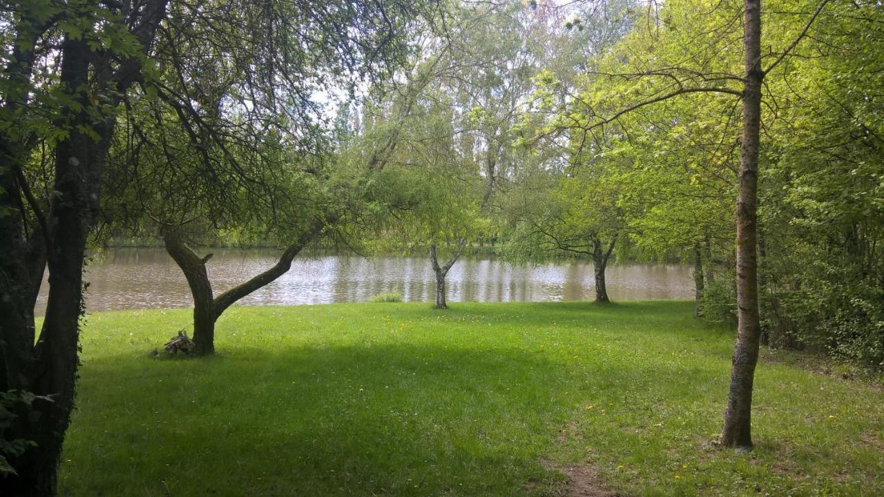 Gite Des Etangs De Beaulieu Le Plessis-Dorin Exteriör bild